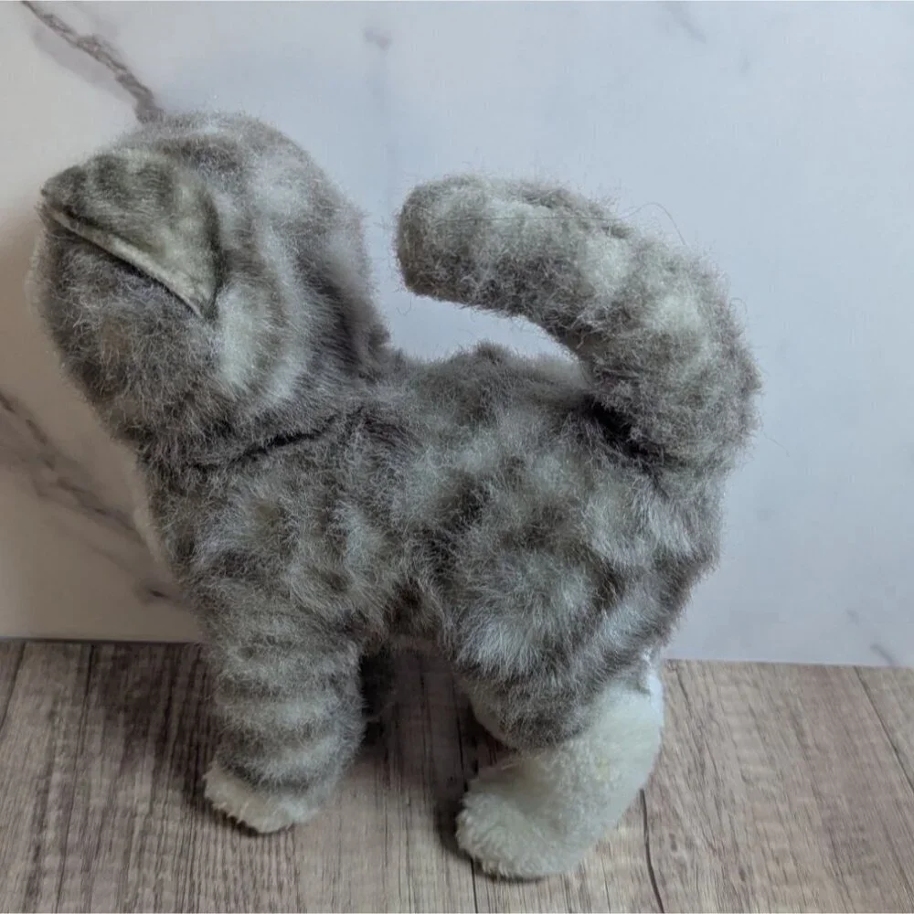 Douglas Cuddle Toys Gray & White Striped‎ Cat Plush Stuffed Animal Realistic 9